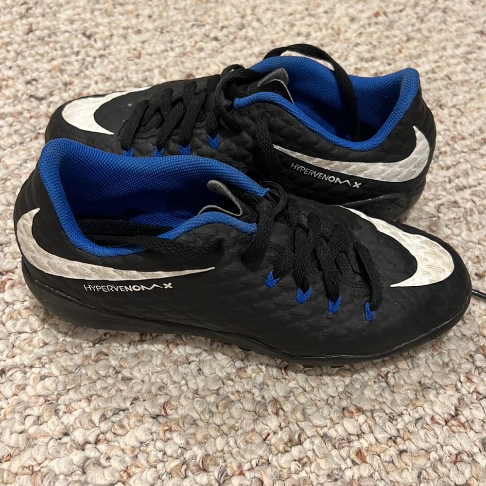 Boys indoor soccer cleats size 1